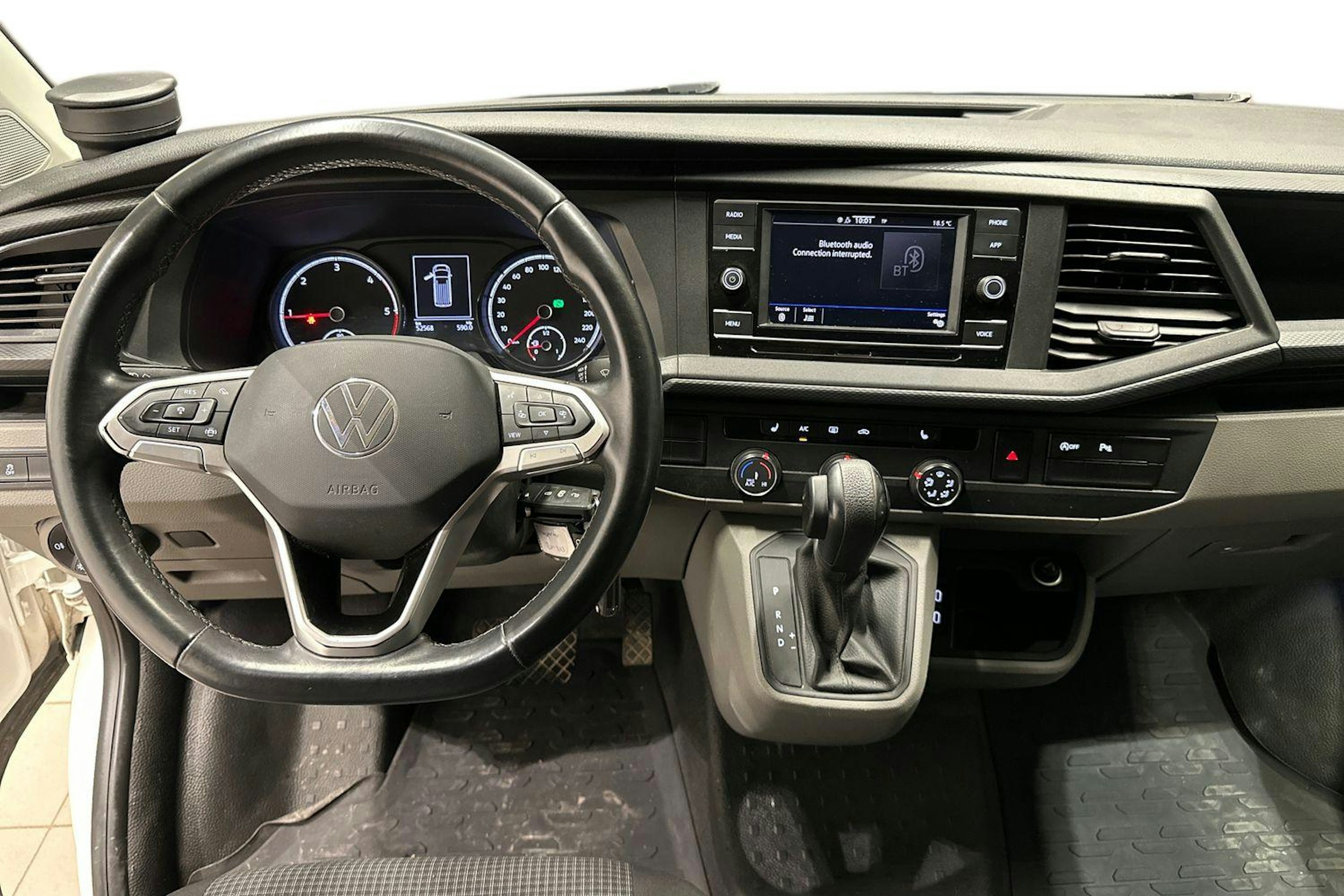 valkoinen Volkswagen Transporter 2024 kuva 9.