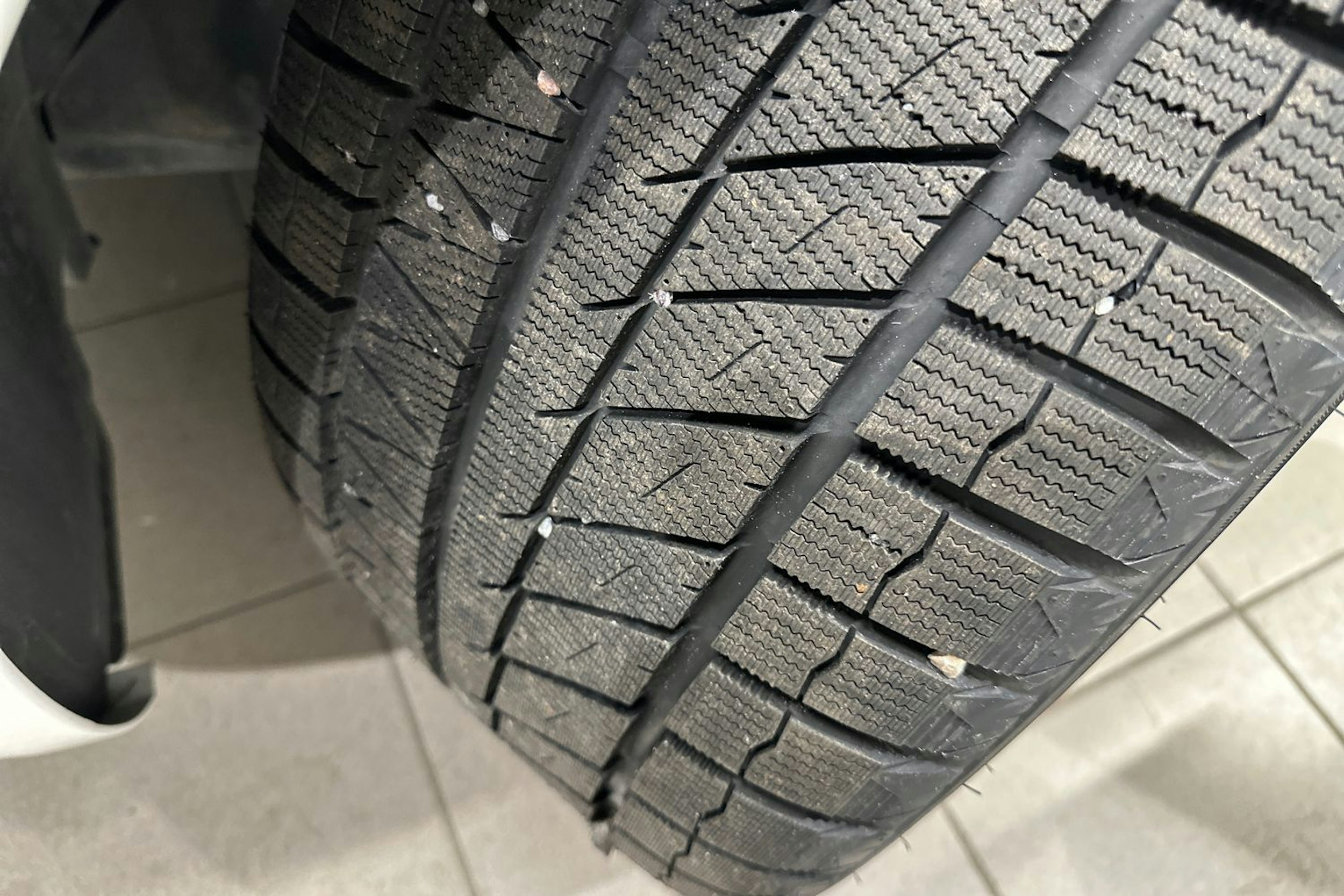 valkoinen Volkswagen Transporter 2024 kuva 13.