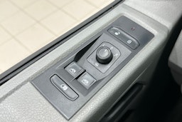 valkoinen Volkswagen Transporter 2024 kuva 15.