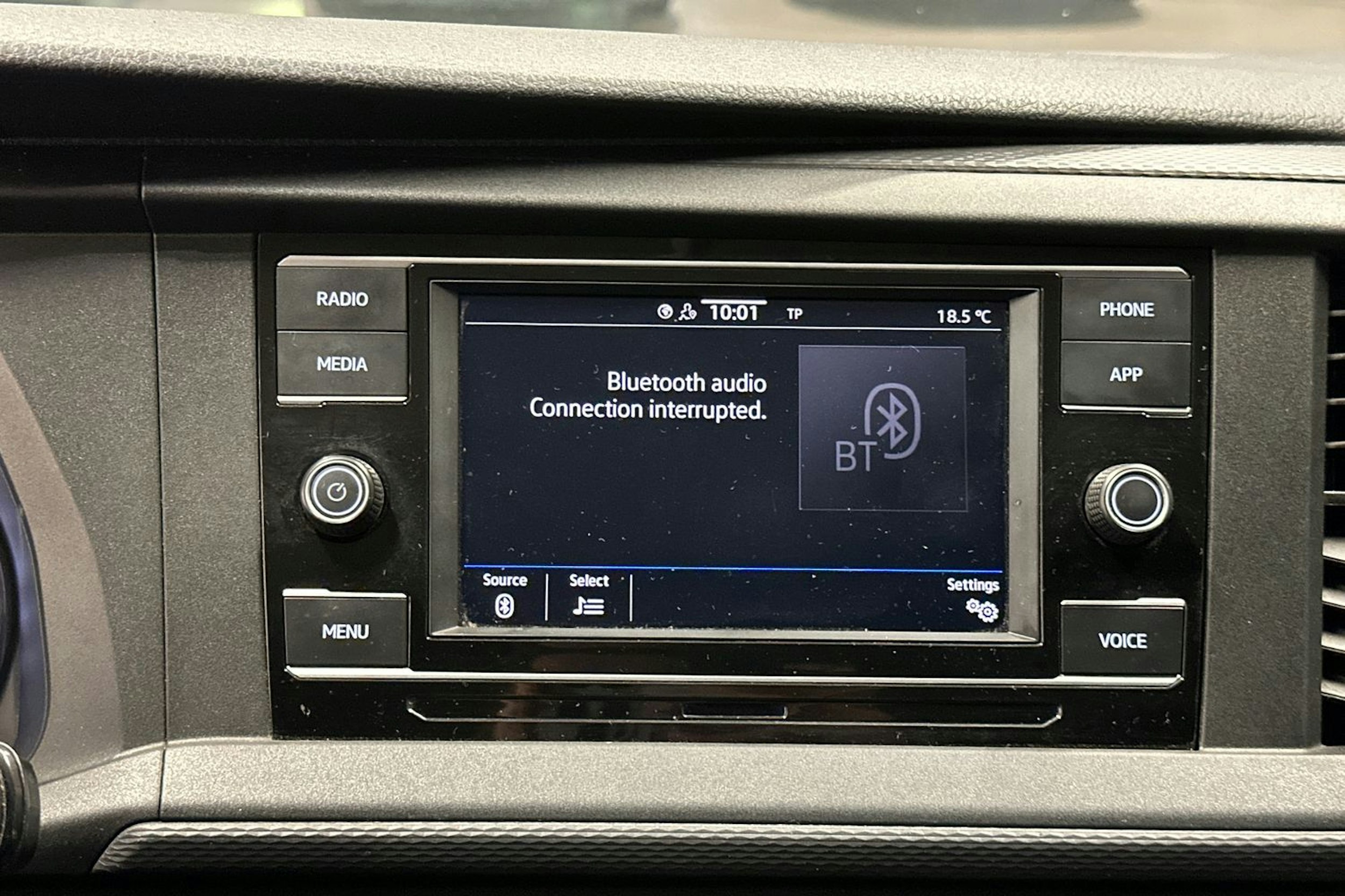 valkoinen Volkswagen Transporter 2024 kuva 19.