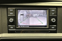 valkoinen Volkswagen Transporter 2024 kuva 20.