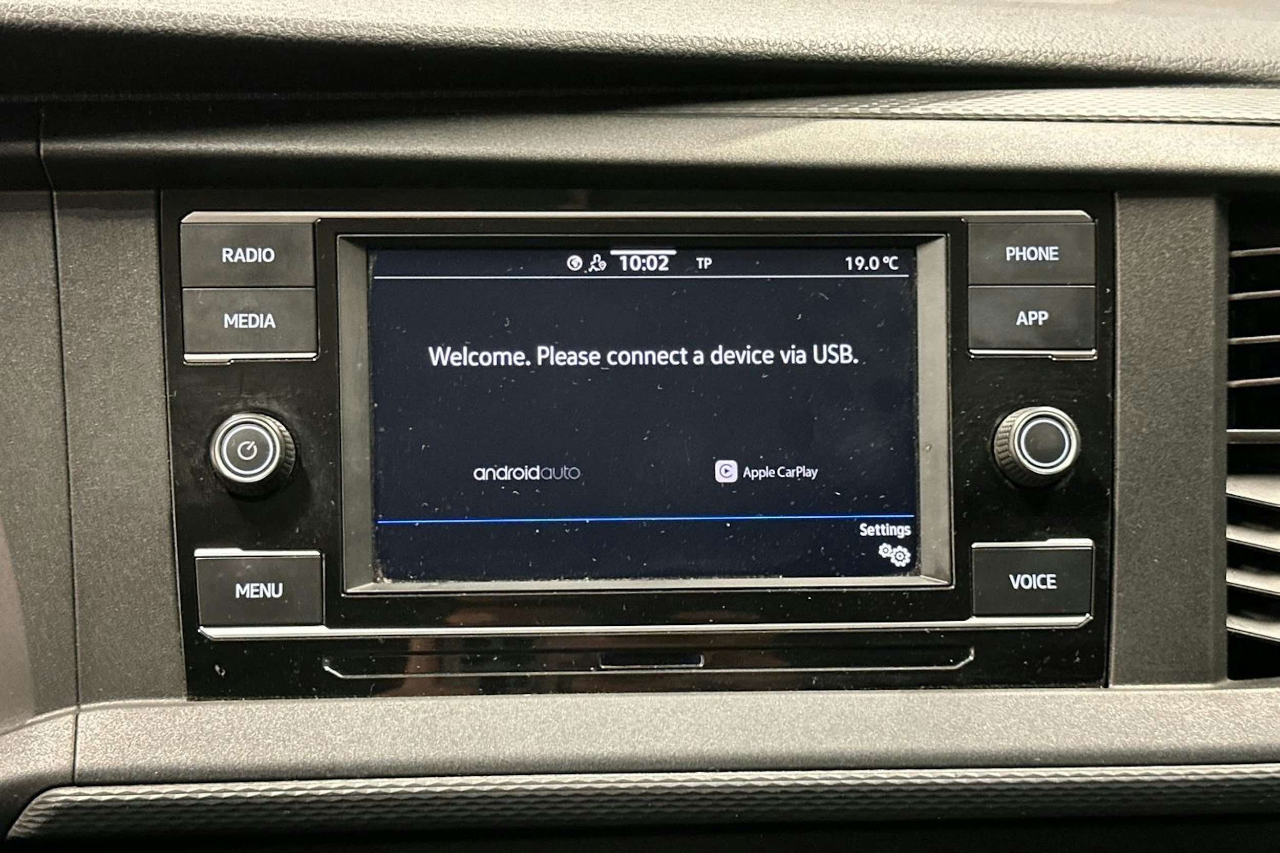 valkoinen Volkswagen Transporter 2024 kuva 21.