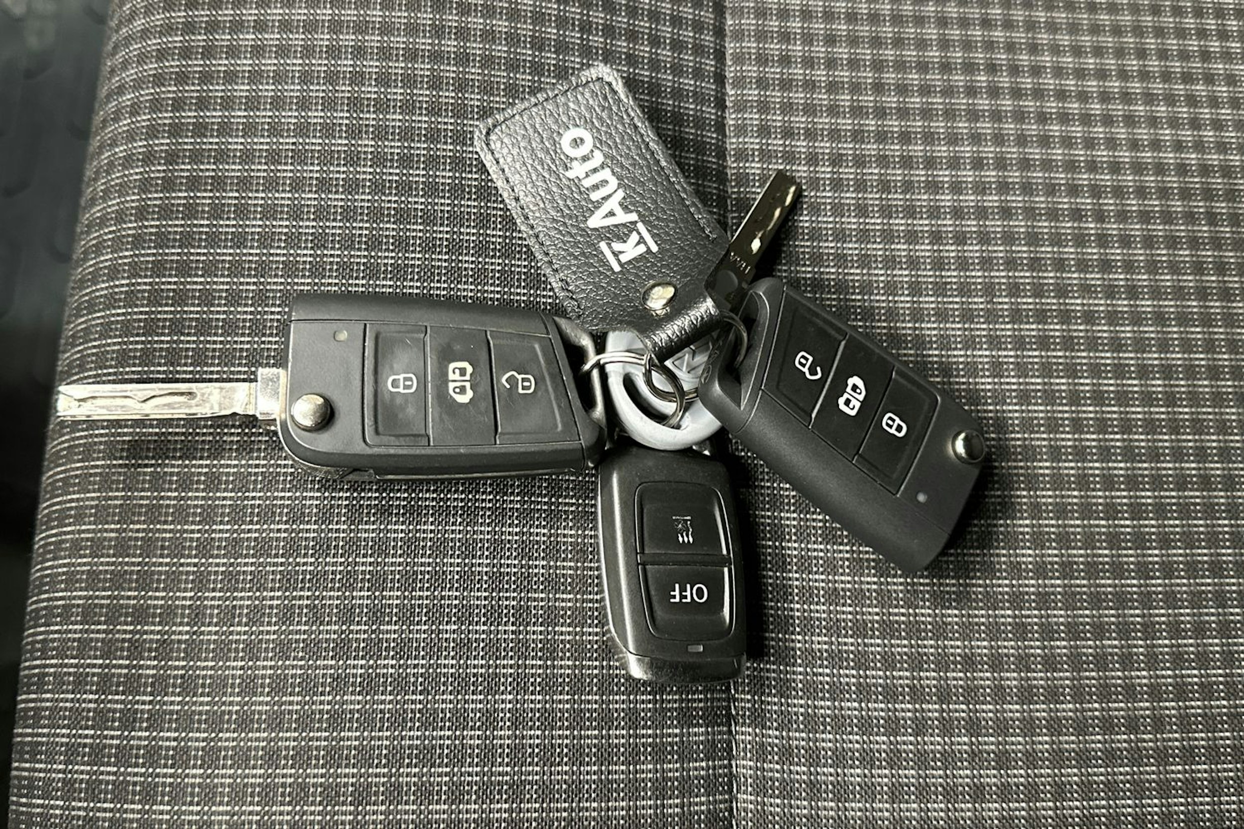 valkoinen Volkswagen Transporter 2024 kuva 23.