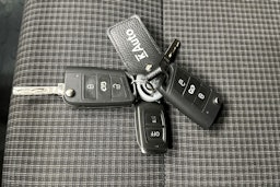 valkoinen Volkswagen Transporter 2024 kuva 23.