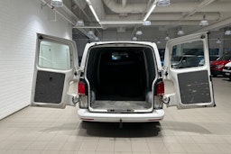 valkoinen Volkswagen Transporter 2024 kuva 28.