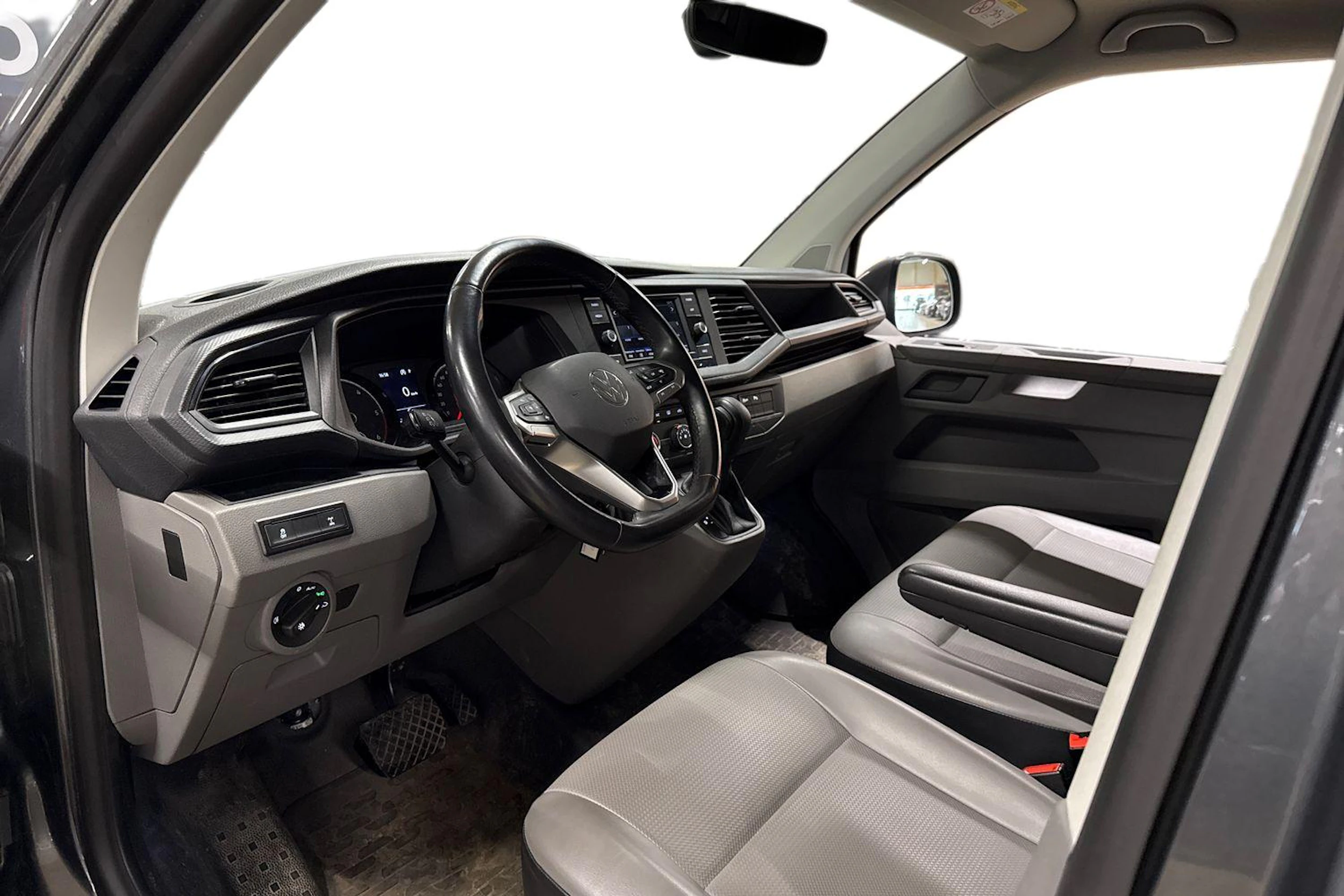 harmaa Volkswagen Transporter 2024 kuva 3.