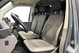 harmaa Volkswagen Transporter 2024 kuva 8.
