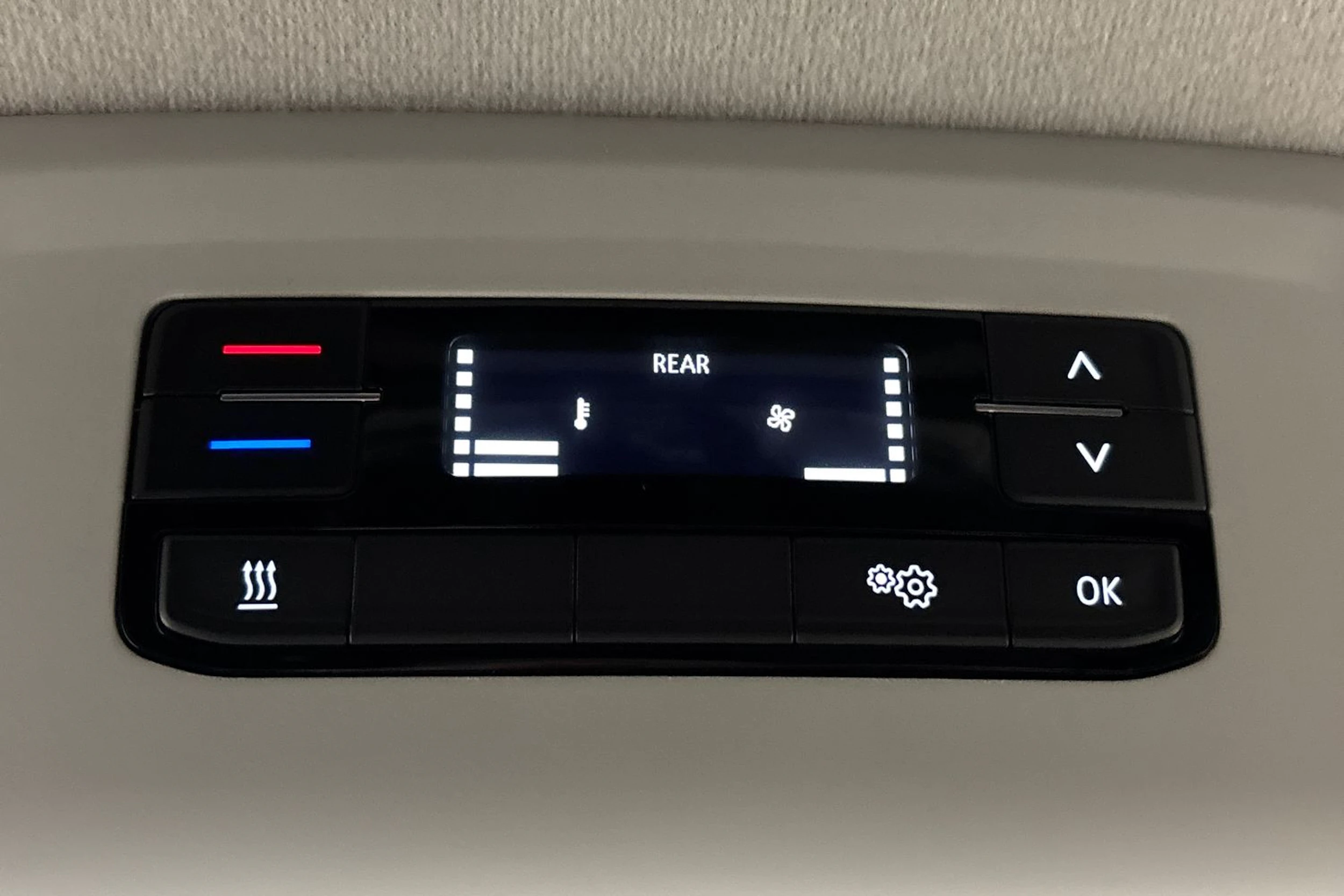 harmaa Volkswagen Transporter 2024 kuva 28.