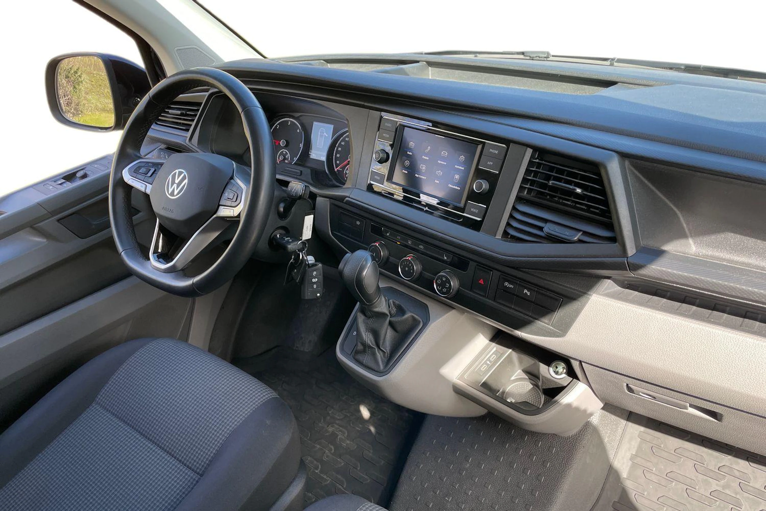 Musta Volkswagen TRANSPORTER 2024 kuva 7.