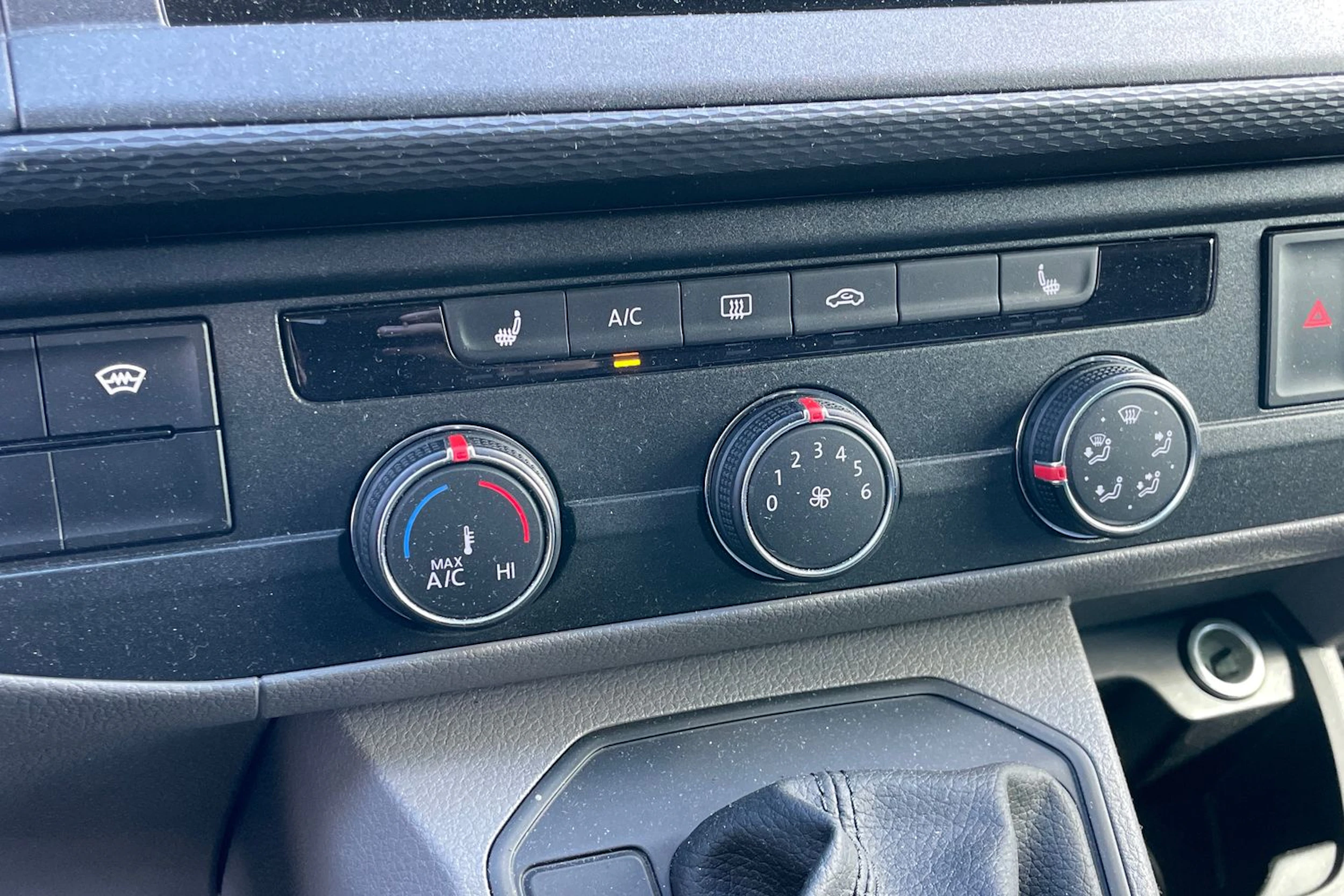 Musta Volkswagen TRANSPORTER 2024 kuva 10.
