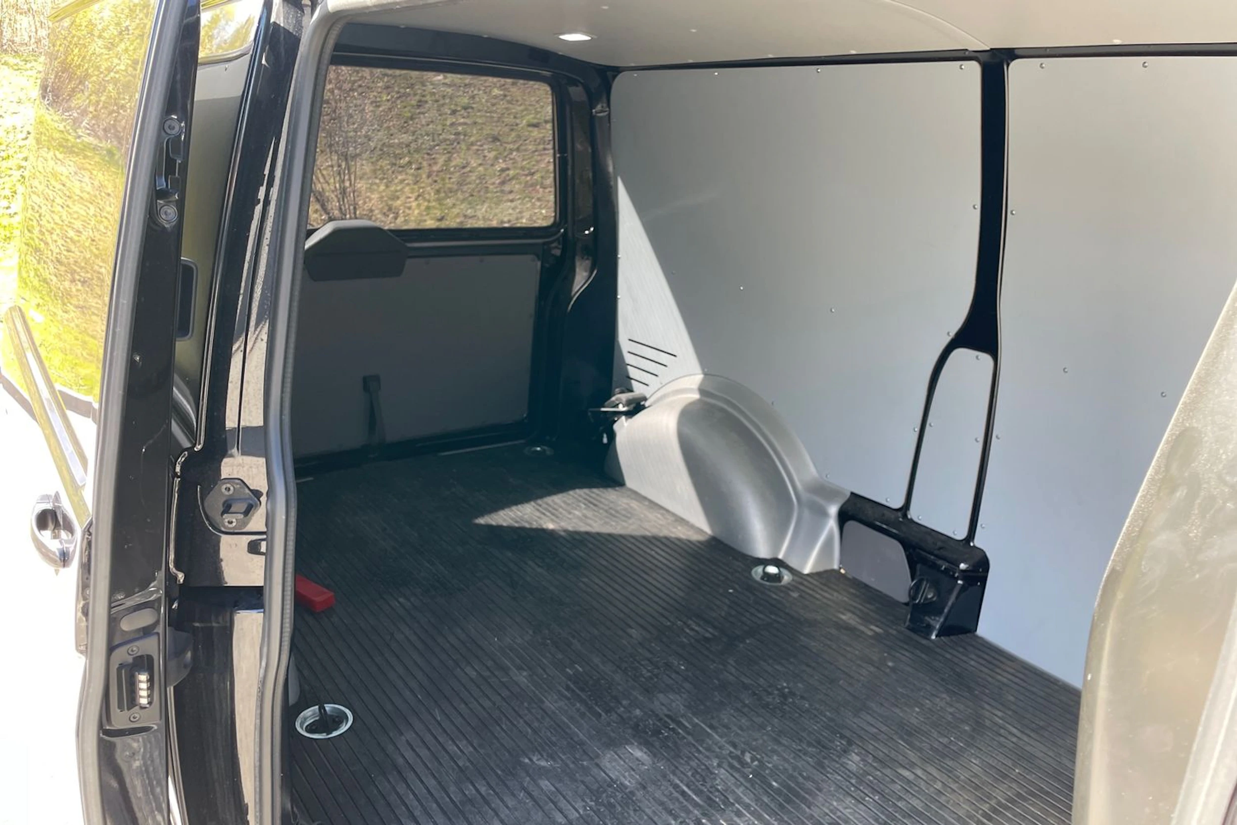 Musta Volkswagen TRANSPORTER 2024 kuva 21.