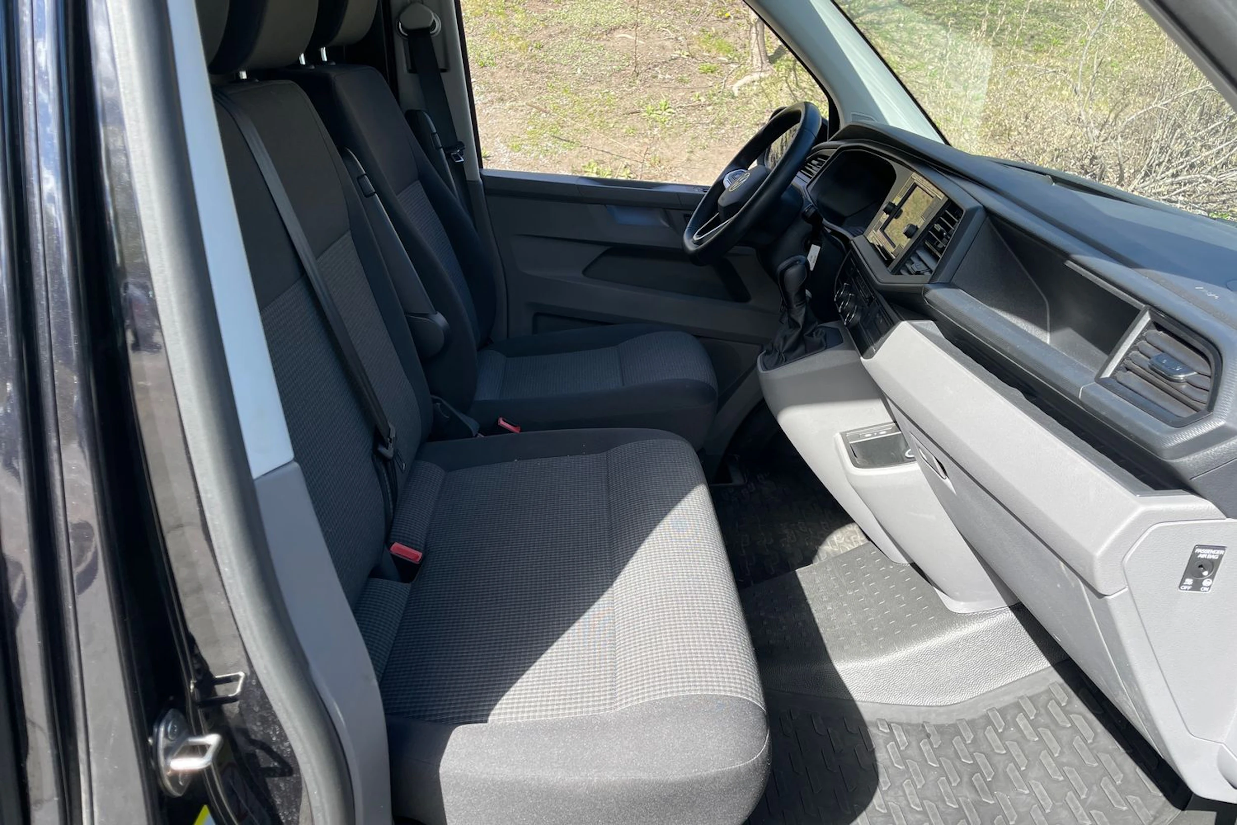 Musta Volkswagen TRANSPORTER 2024 kuva 22.