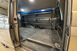 ruskea (beige) Volkswagen Transporter 2024 kuva 16.