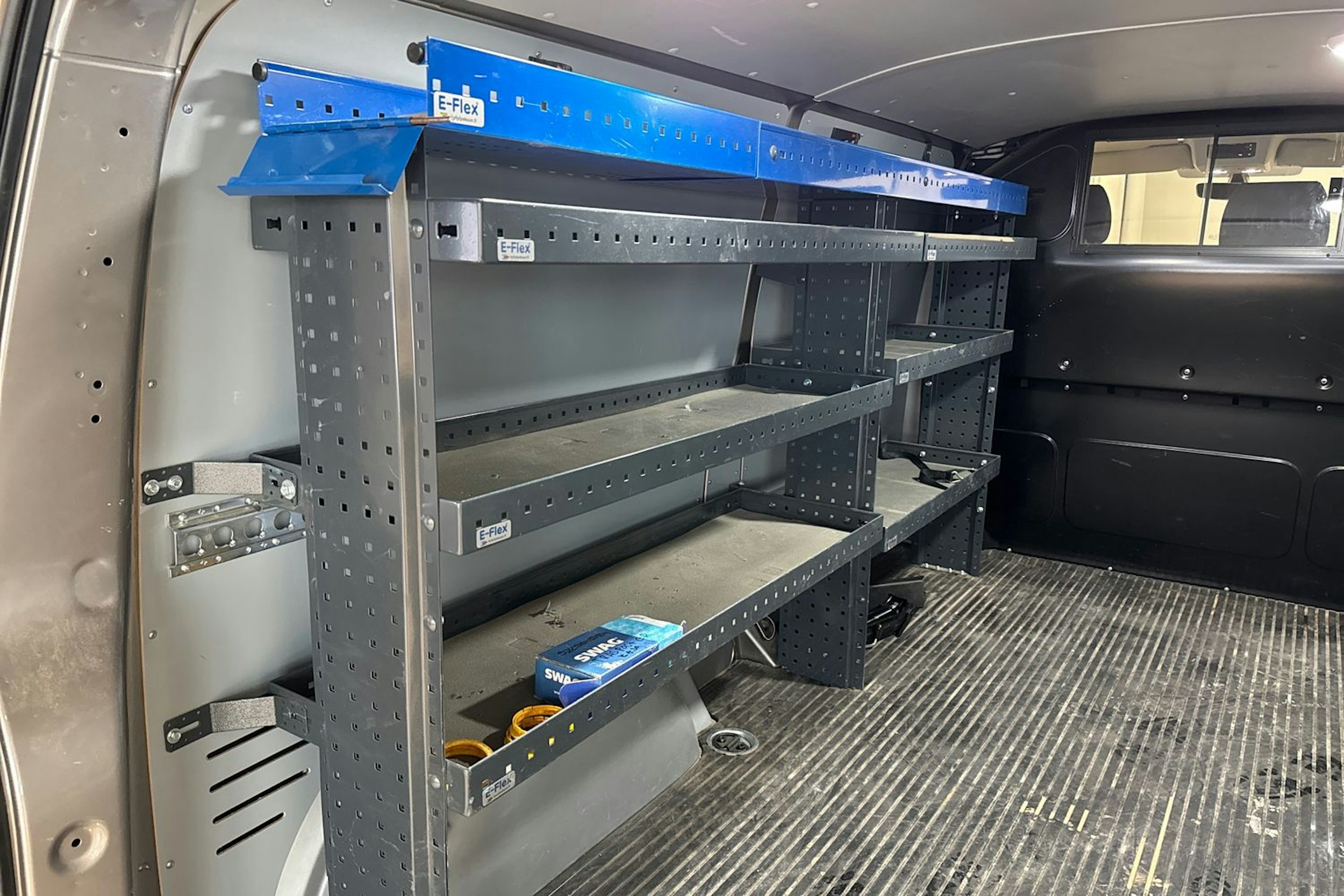 ruskea (beige) Volkswagen Transporter 2024 kuva 17.