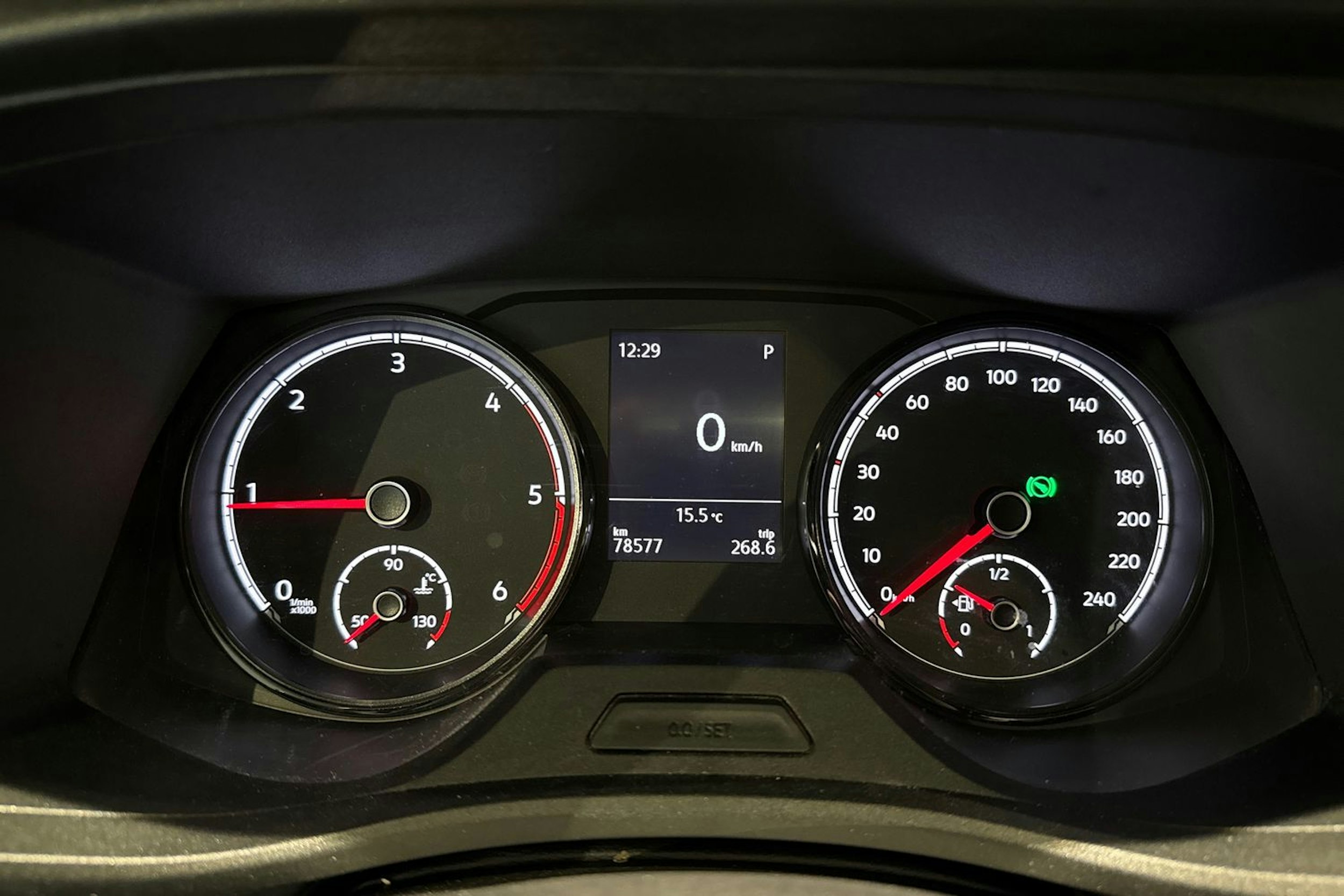 ruskea (beige) Volkswagen Transporter 2024 kuva 19.