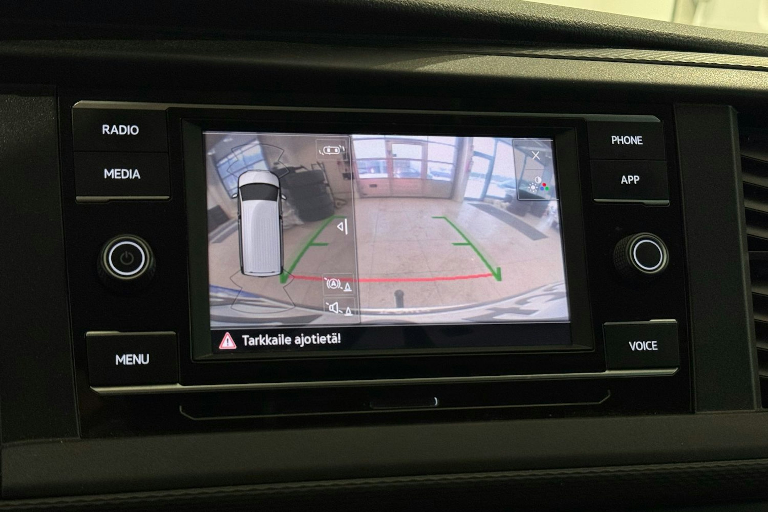 ruskea (beige) Volkswagen Transporter 2024 kuva 21.