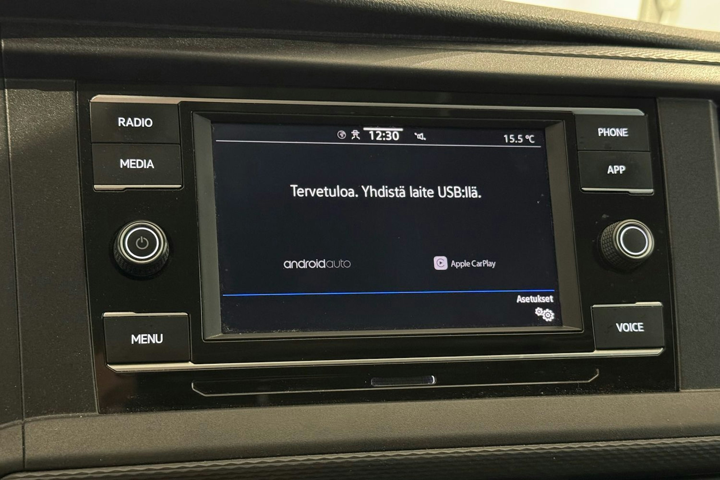 ruskea (beige) Volkswagen Transporter 2024 kuva 22.