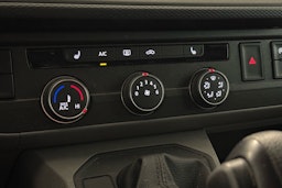 ruskea (beige) Volkswagen Transporter 2024 kuva 24.