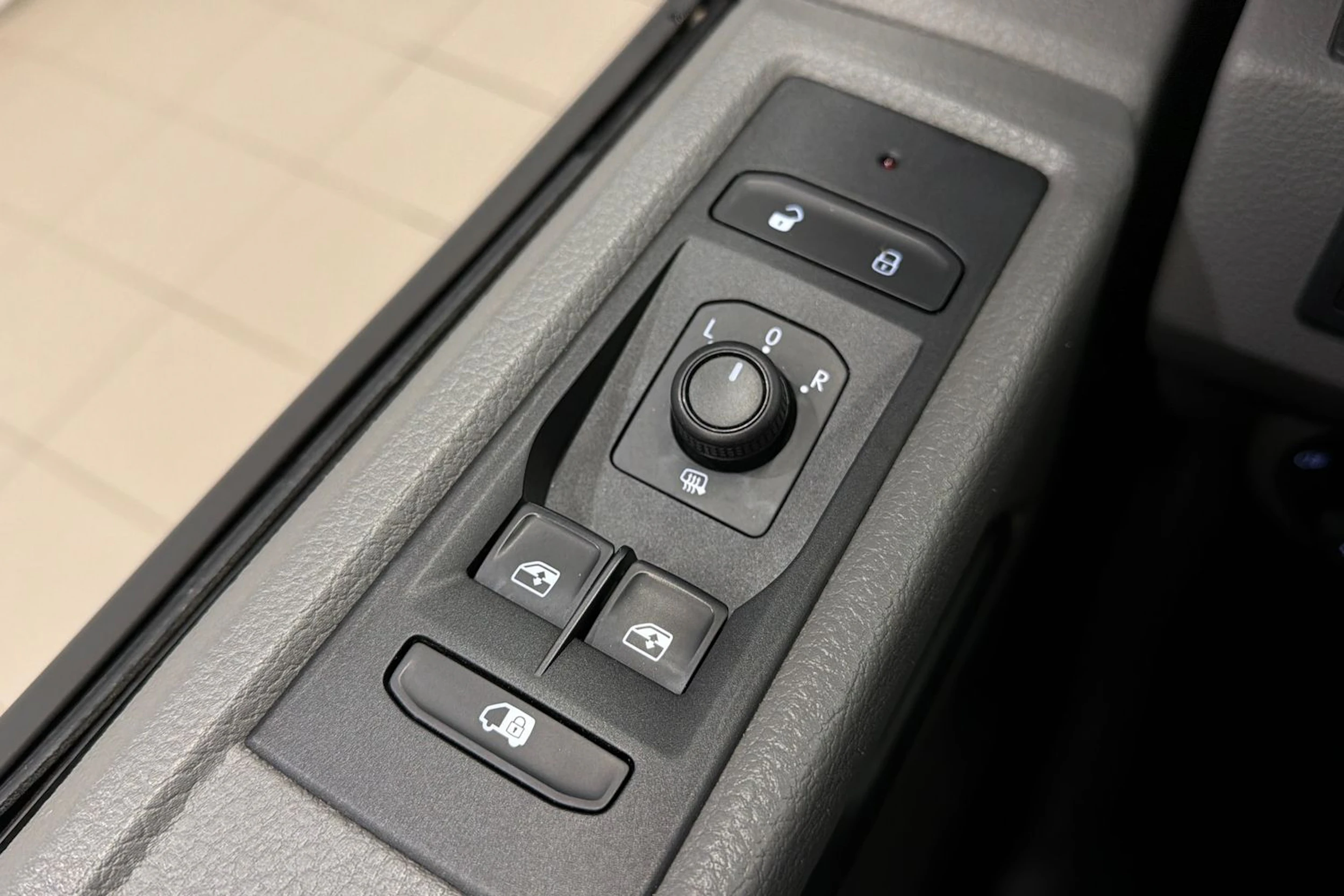 Ruskea (beige) Volkswagen TRANSPORTER 2024 kuva 15.