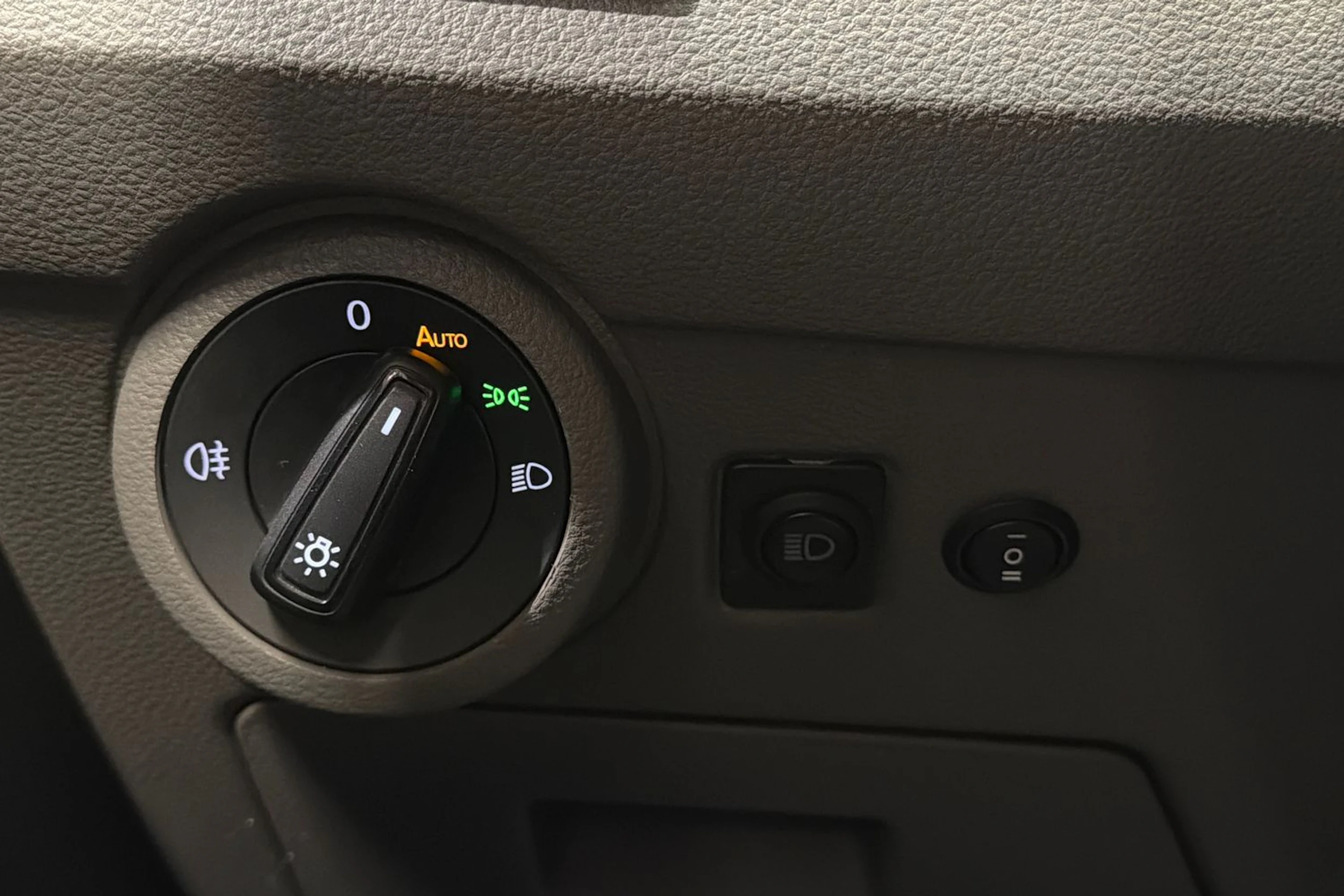 Ruskea (beige) Volkswagen TRANSPORTER 2024 kuva 16.