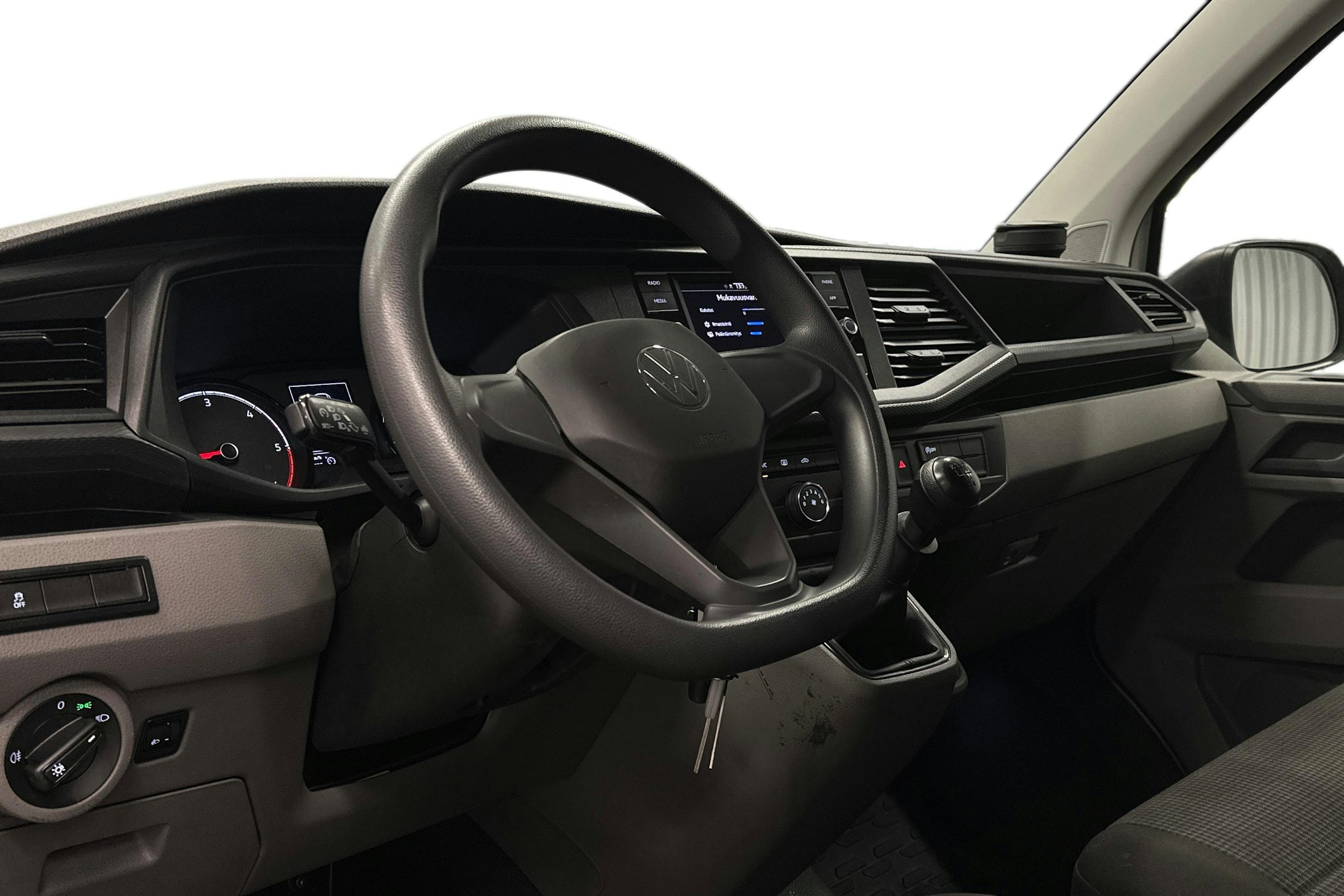 valkoinen Volkswagen Transporter 2024 kuva 6.