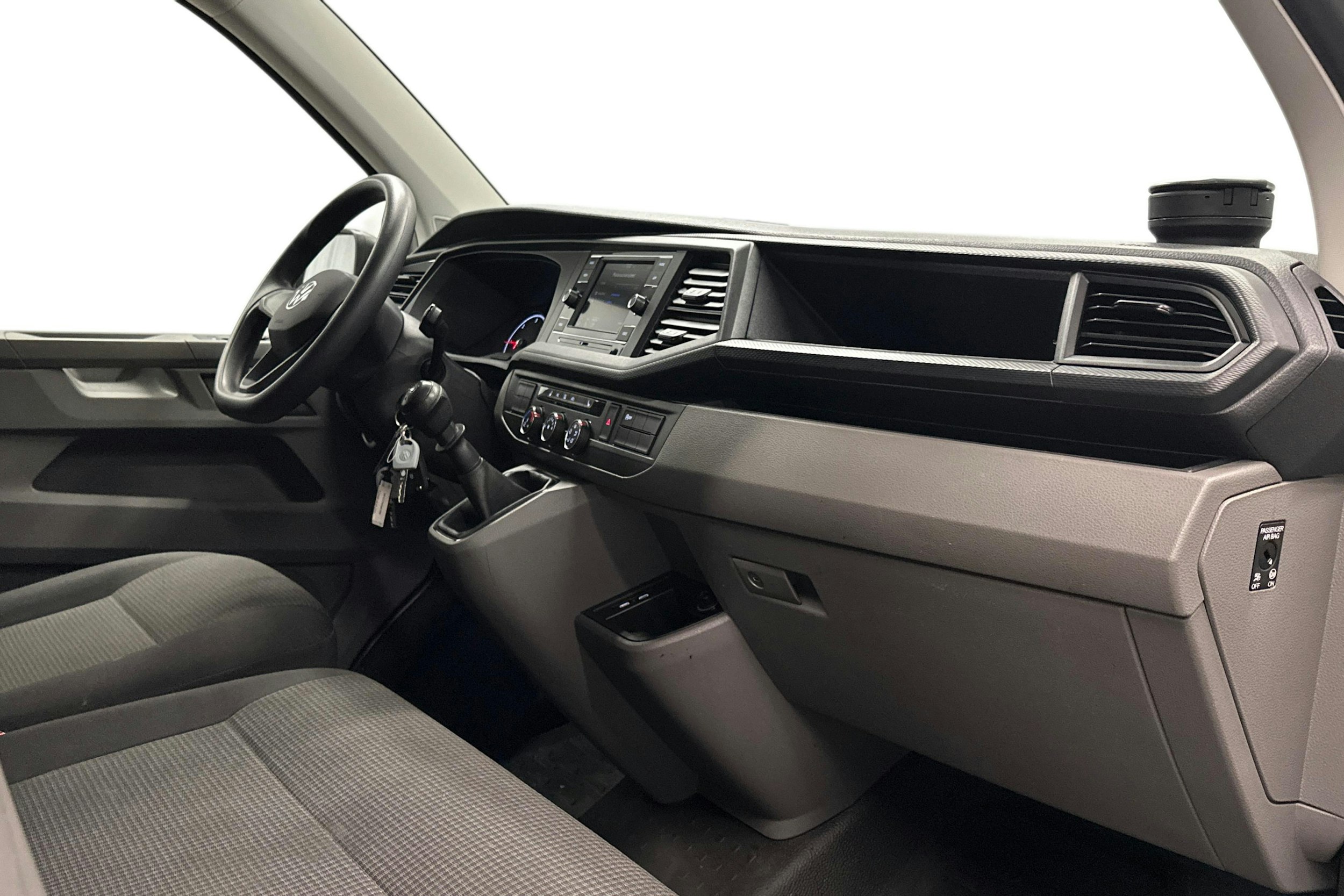 valkoinen Volkswagen Transporter 2024 kuva 7.