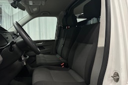 valkoinen Volkswagen Transporter 2024 kuva 10.