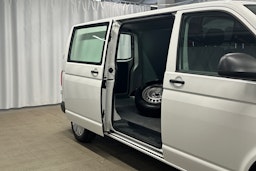 valkoinen Volkswagen Transporter 2024 kuva 12.
