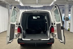 valkoinen Volkswagen Transporter 2024 kuva 13.
