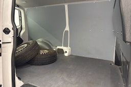 valkoinen Volkswagen Transporter 2024 kuva 24.