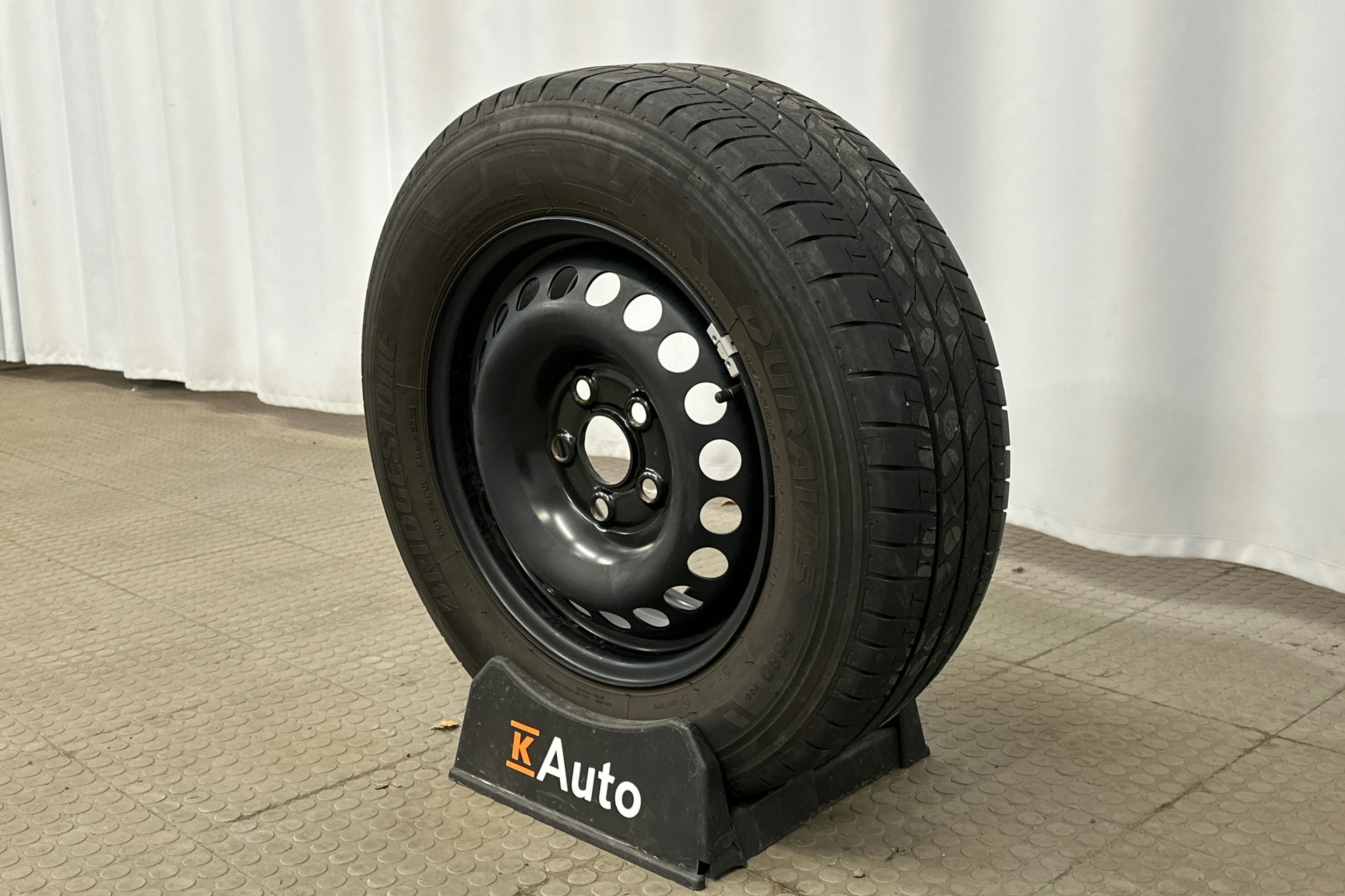 valkoinen Volkswagen Transporter 2024 kuva 13.