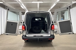 valkoinen Volkswagen Transporter 2024 kuva 15.