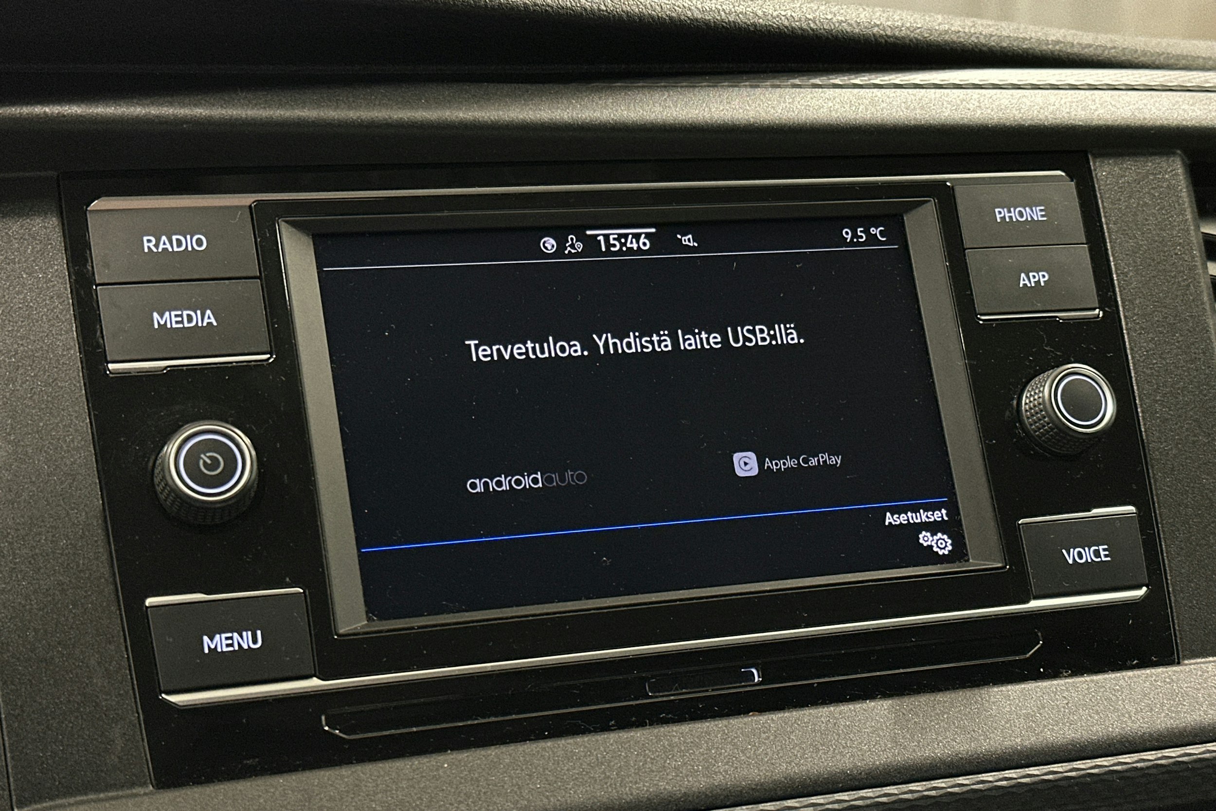 valkoinen Volkswagen Transporter 2024 kuva 19.