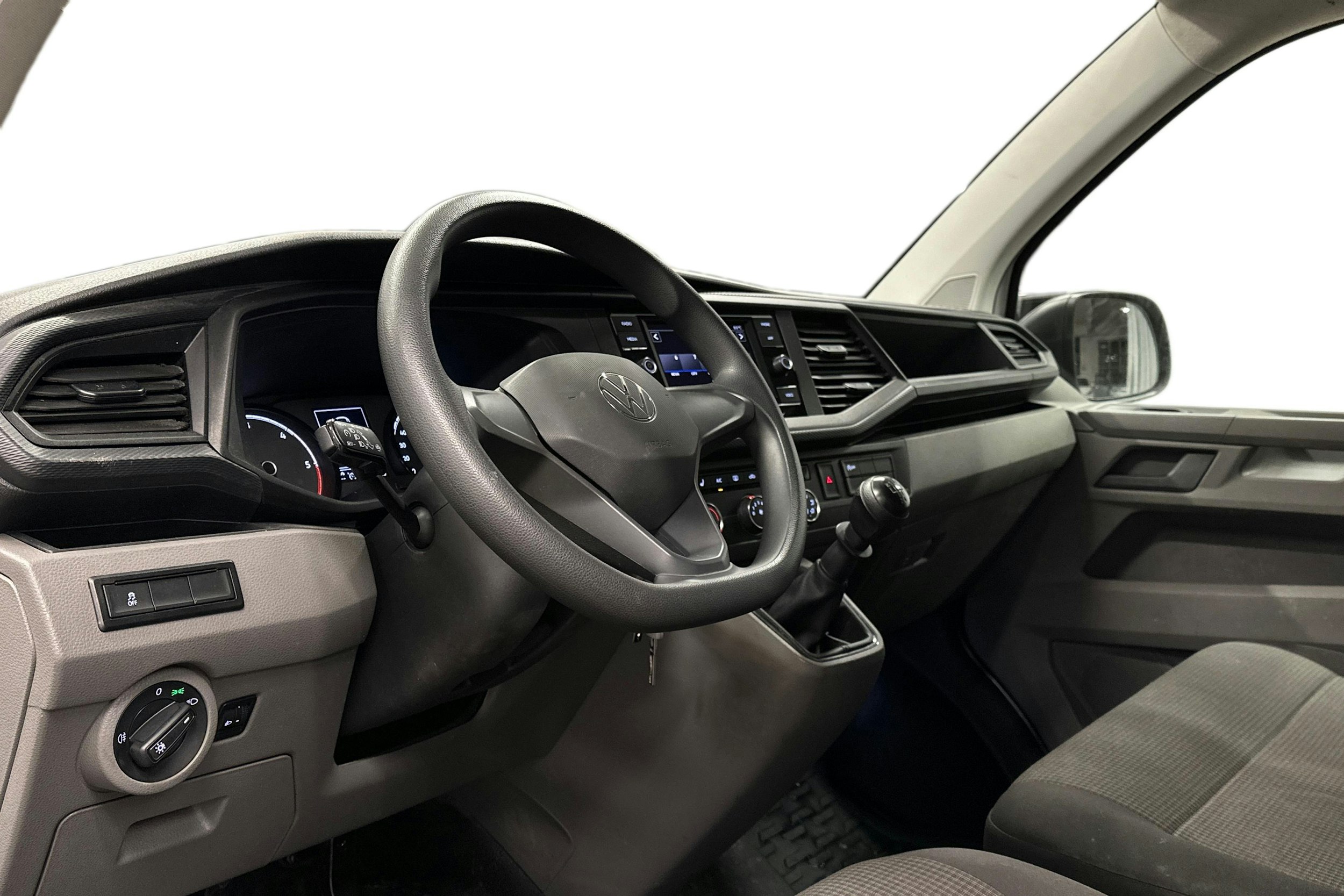 valkoinen Volkswagen Transporter 2024 kuva 8.