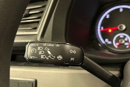 valkoinen Volkswagen Transporter 2024 kuva 19.