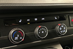 valkoinen Volkswagen Transporter 2024 kuva 20.