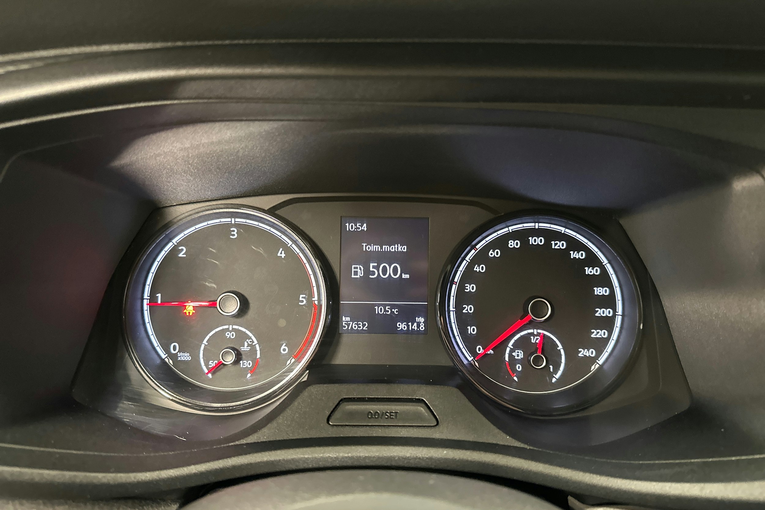 valkoinen Volkswagen Transporter 2024 kuva 16.