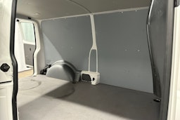 valkoinen Volkswagen Transporter 2024 kuva 24.