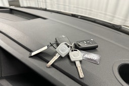 valkoinen Volkswagen Transporter 2024 kuva 26.