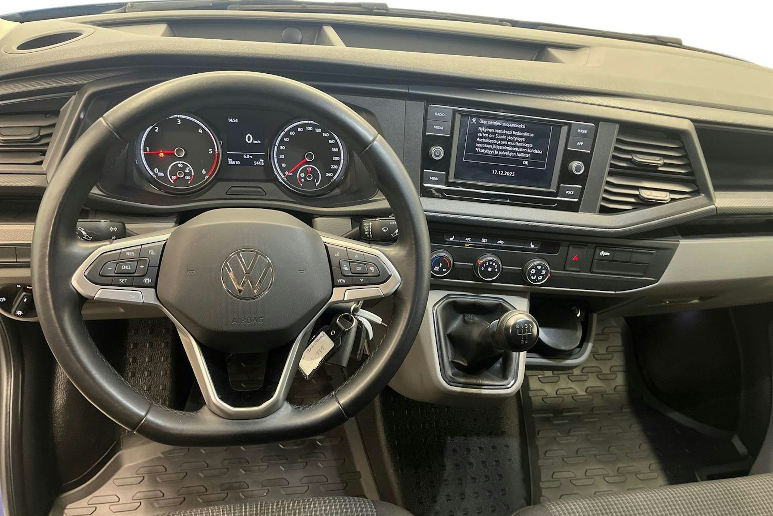 sininen Volkswagen Transporter 2024 kuva 9.