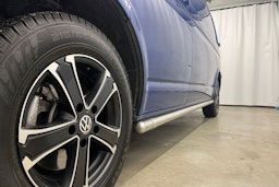 sininen Volkswagen Transporter 2024 kuva 21.