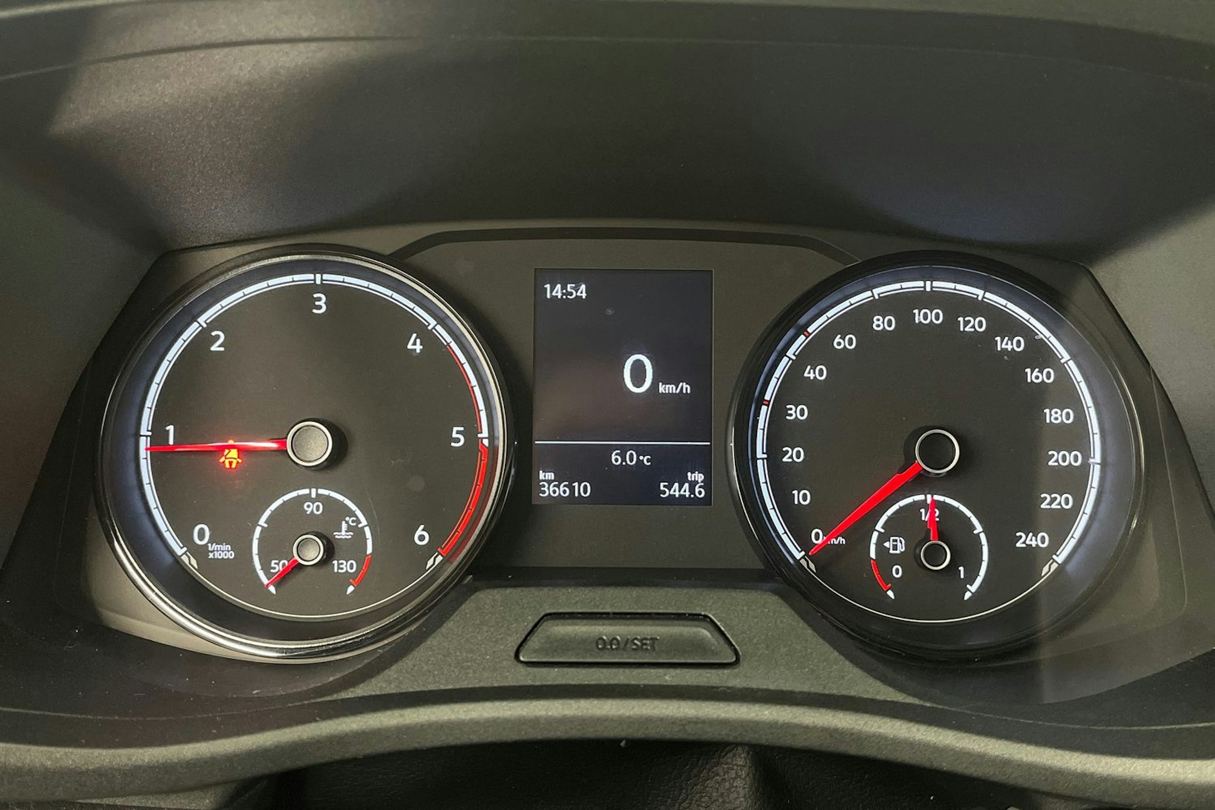 sininen Volkswagen Transporter 2024 kuva 23.