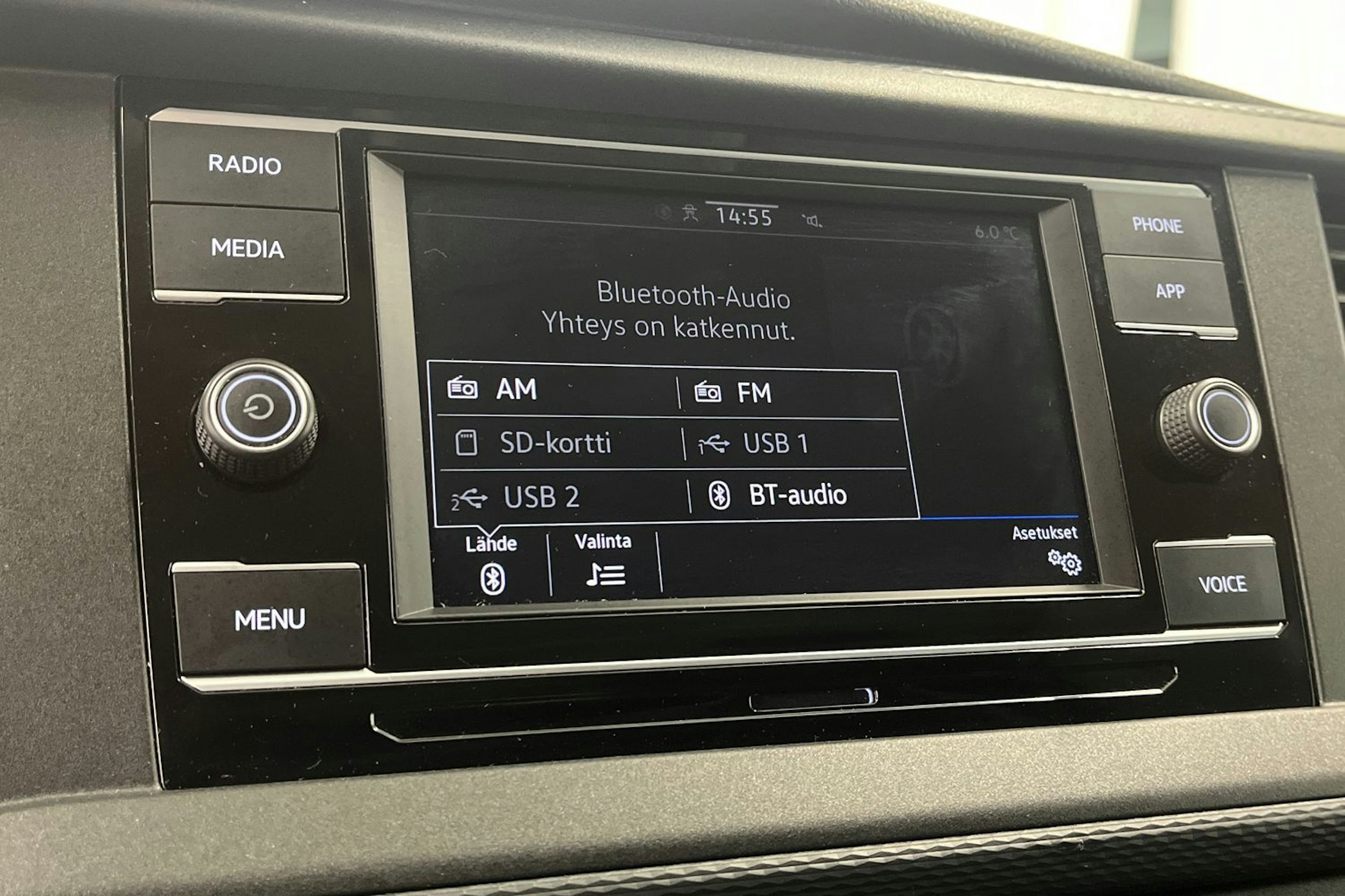 sininen Volkswagen Transporter 2024 kuva 25.