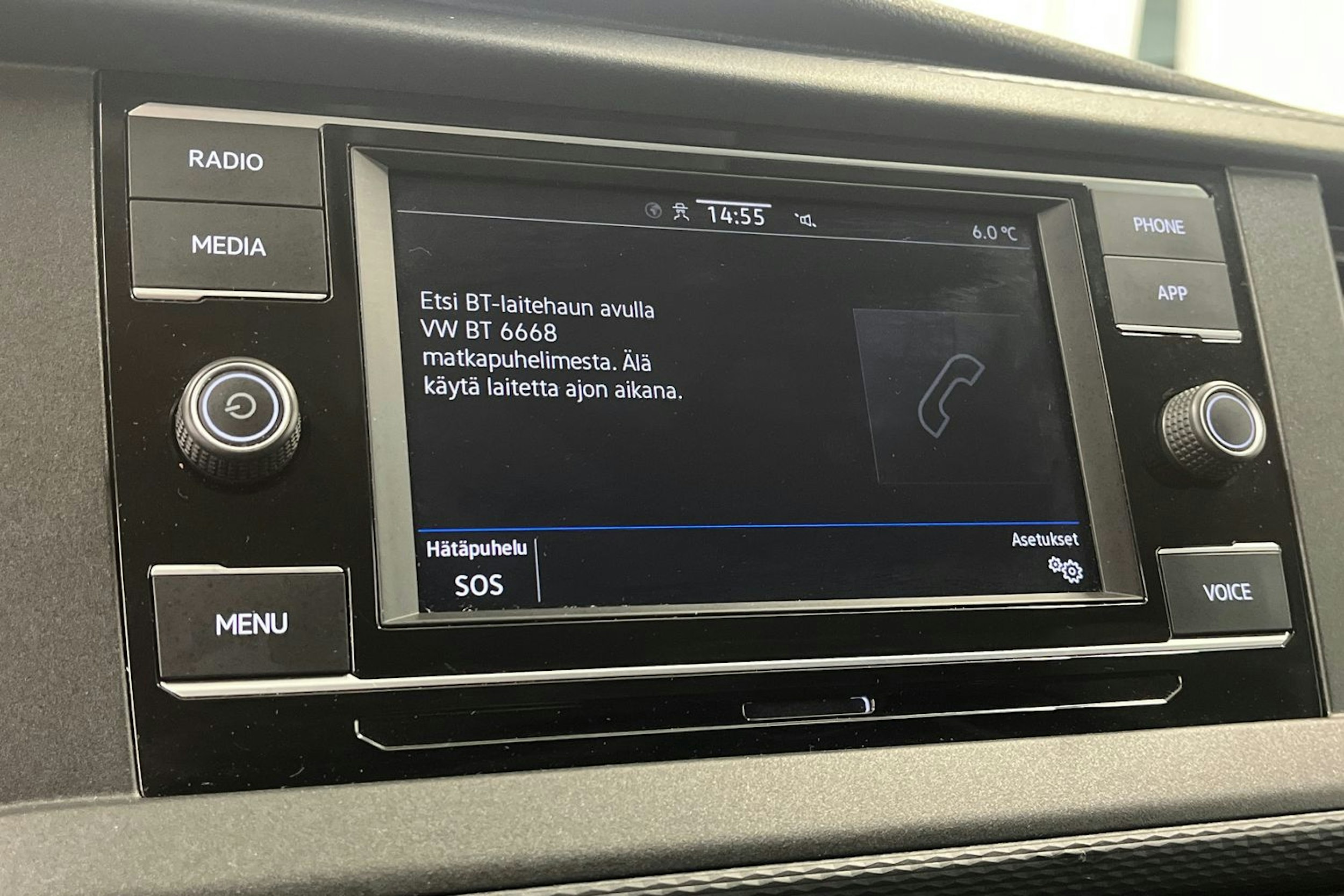 sininen Volkswagen Transporter 2024 kuva 26.