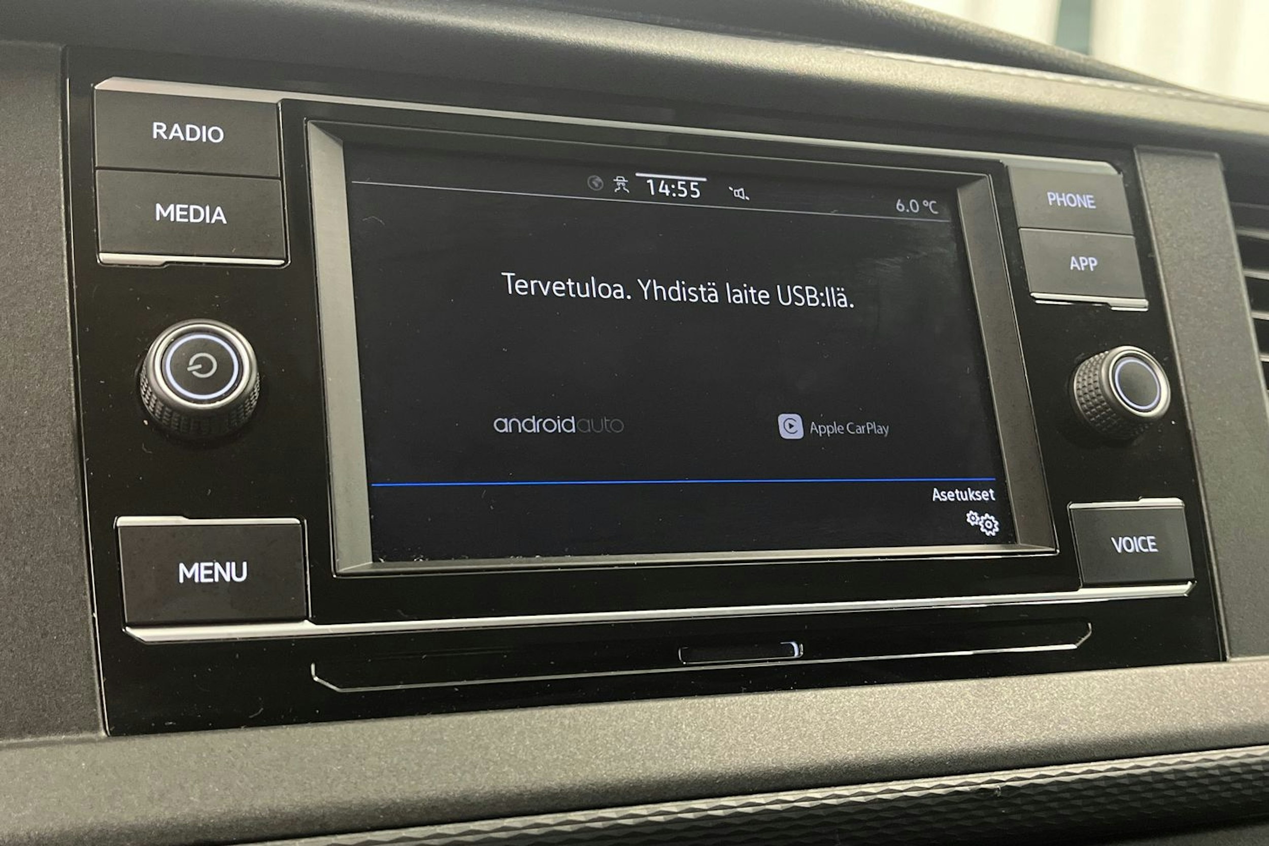 sininen Volkswagen Transporter 2024 kuva 27.