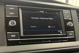 sininen Volkswagen Transporter 2024 kuva 27.