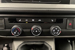 sininen Volkswagen Transporter 2024 kuva 29.