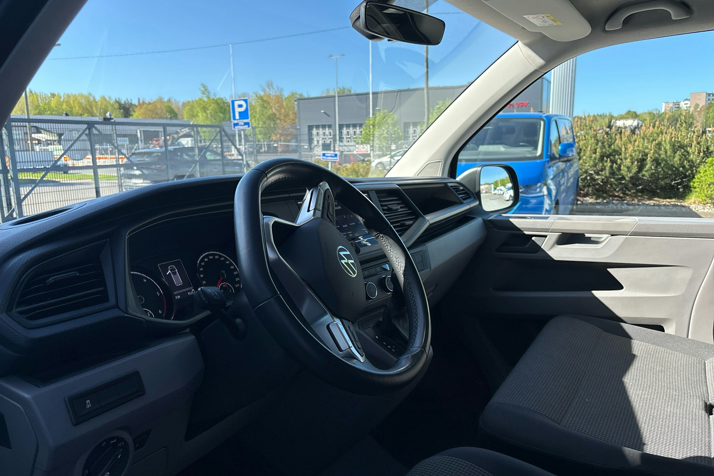 Musta Volkswagen TRANSPORTER 2024 kuva 6.