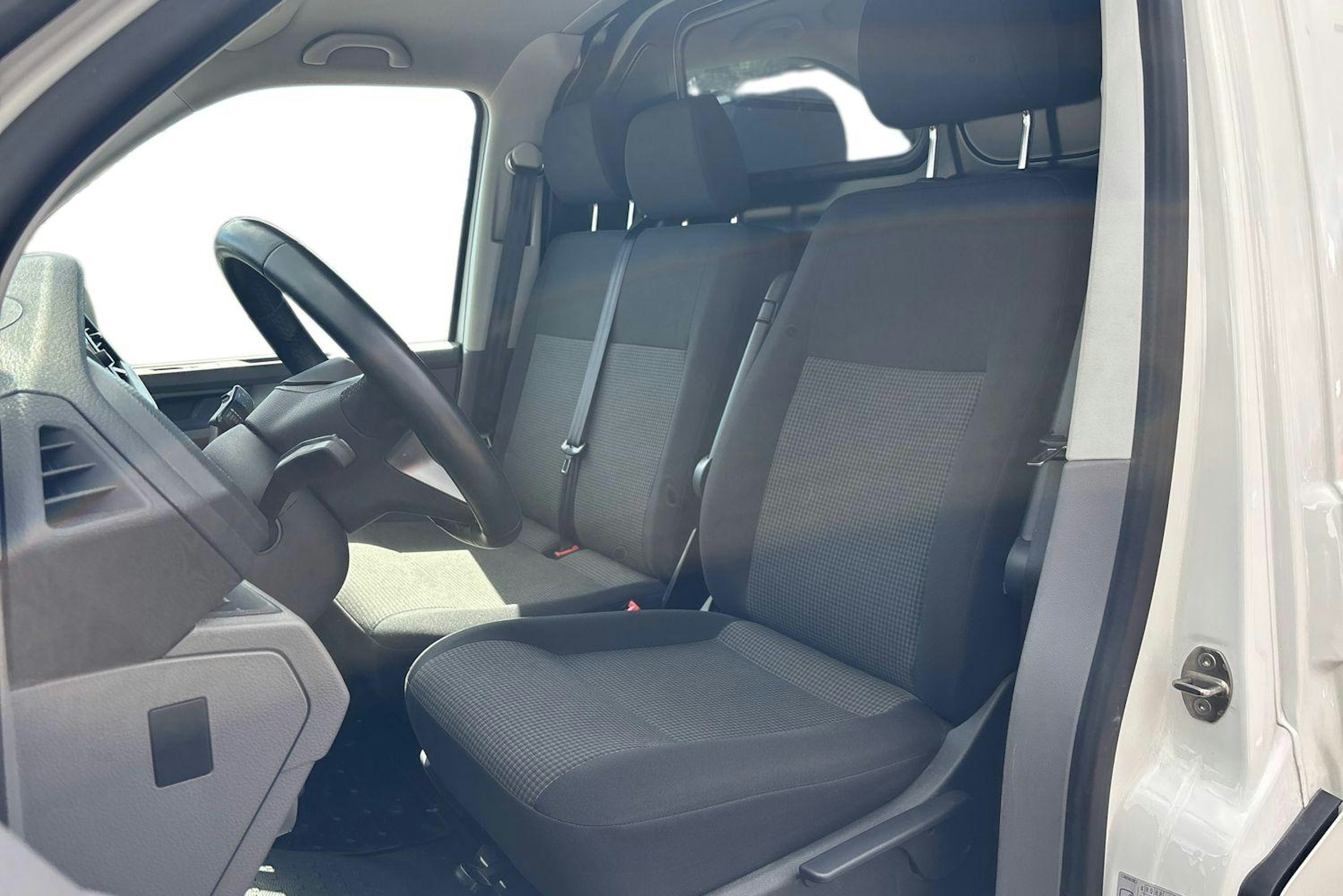 Valkoinen Volkswagen TRANSPORTER 2024 kuva 8.