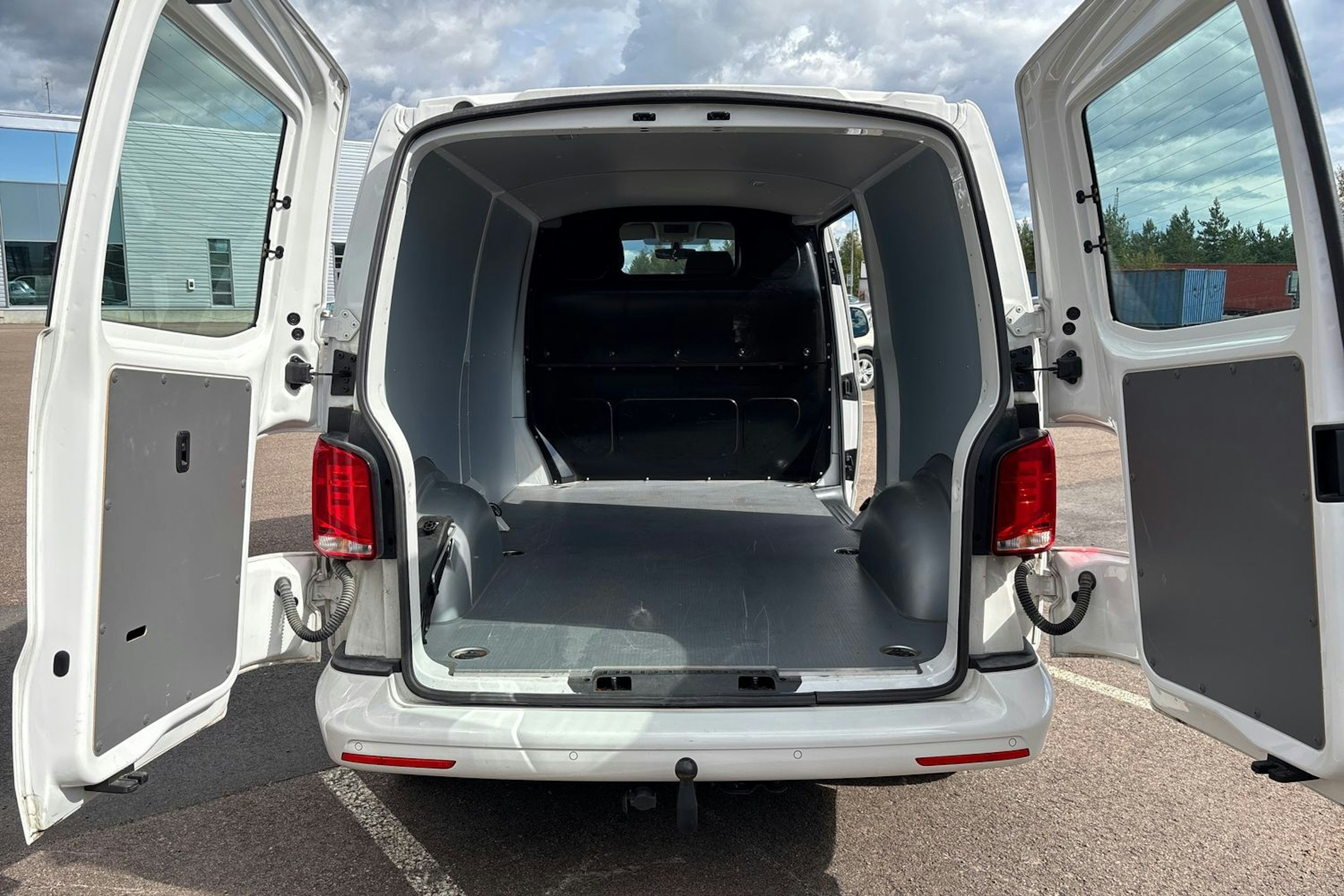 Valkoinen Volkswagen TRANSPORTER 2024 kuva 12.